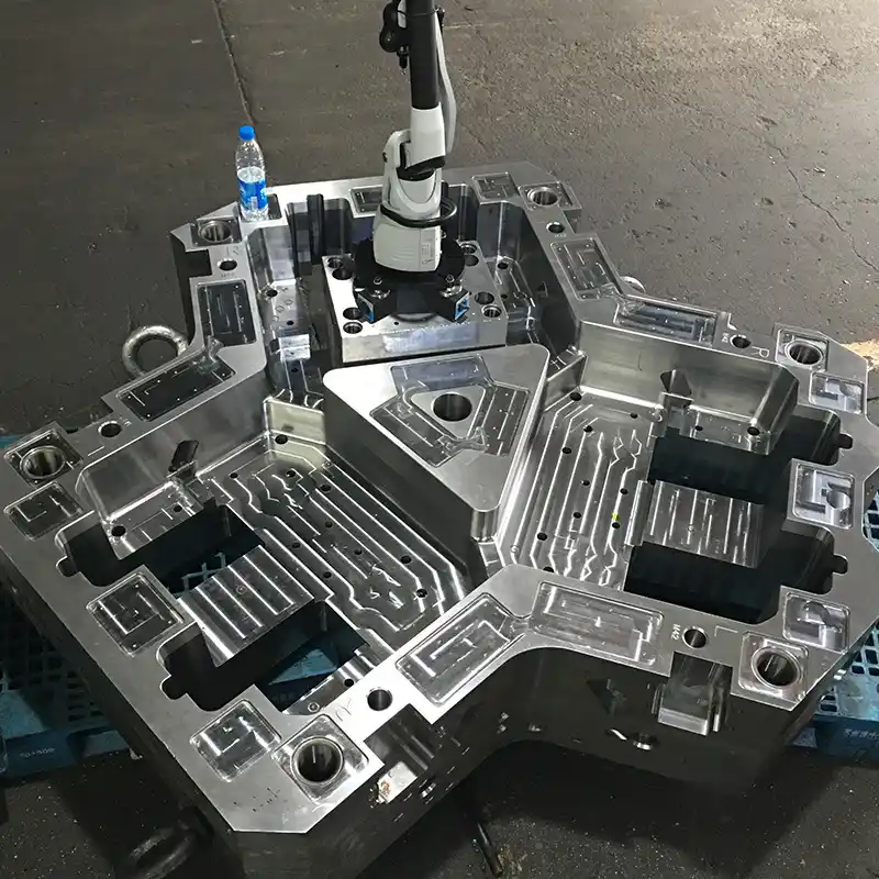 突破色彩与材料的边界：三色注塑如何重塑现代制造